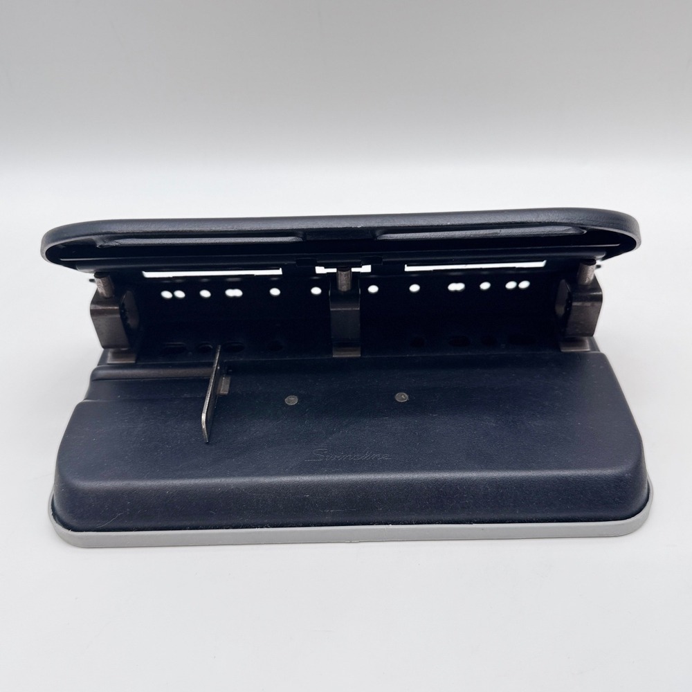 Pre-owned Swingline Easytouch Adjustable Heavy Duty Punch Hole